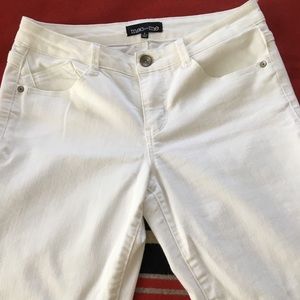 Mac and Me White Straight Leg Ankle Jeans